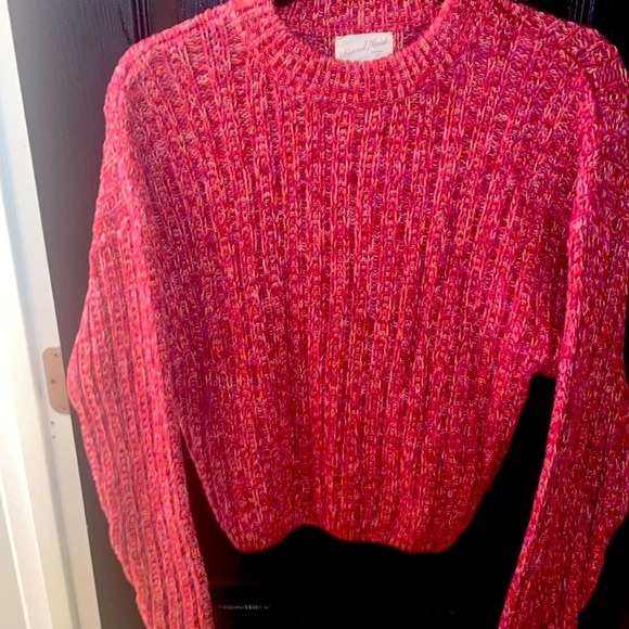 Universal Thread sweater in a size medium. - Picture 1 of 4